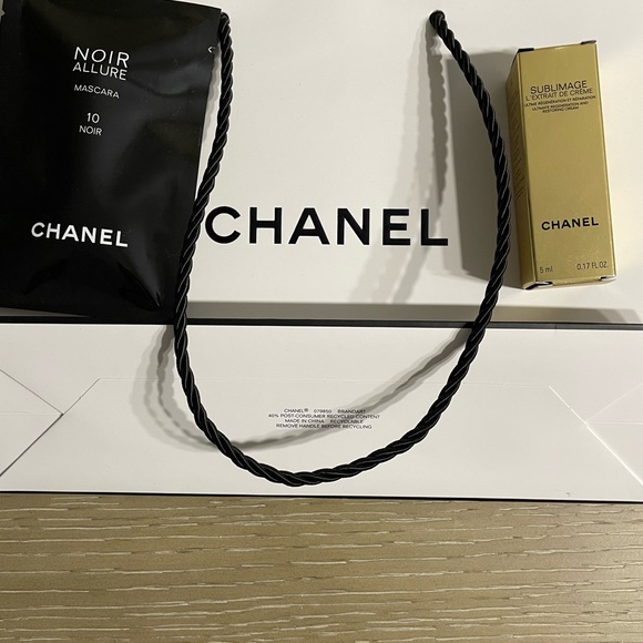 Chanel shopping bag and samples Bundle. - Picture 5 of 5
